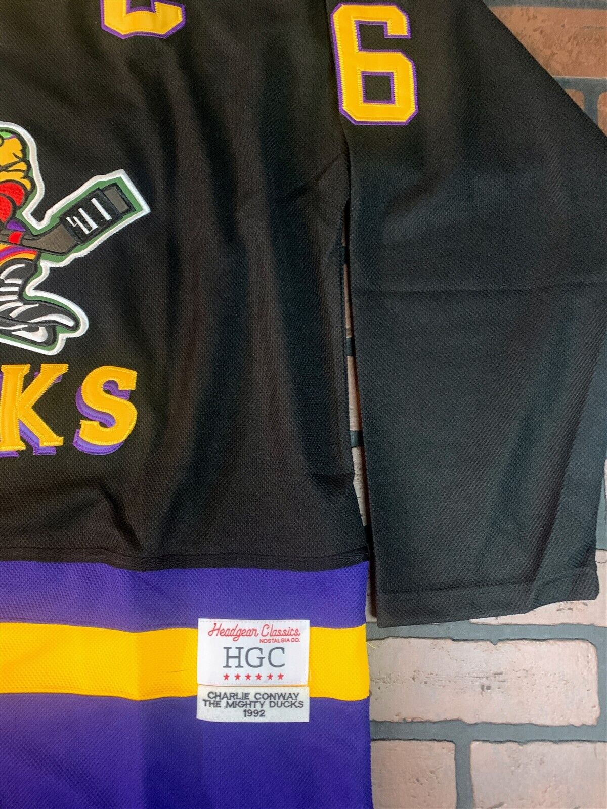 MIGHTY DUCKS (Conway) Headgear Classics Hockey Black Jersey