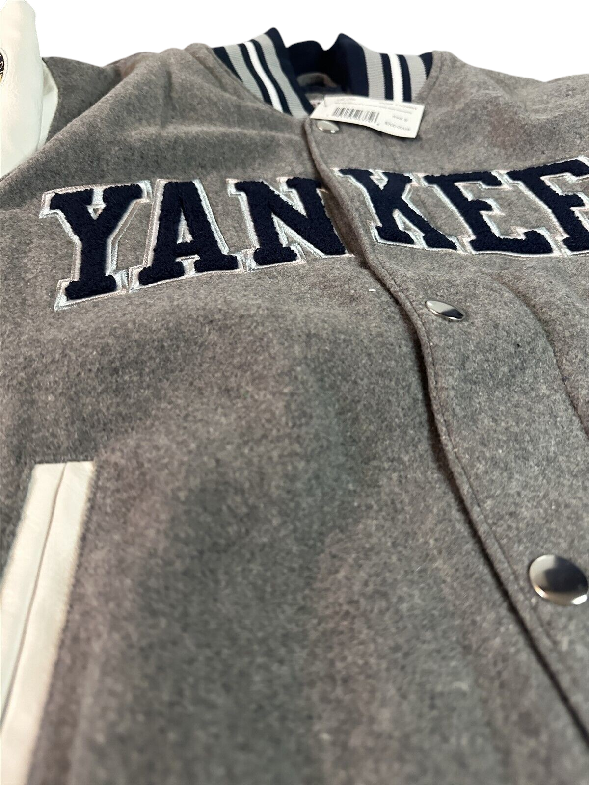 Throwback Rack New York Yankees G-III varsity jacket in grey twill with faux leather sleeves and navy lettering